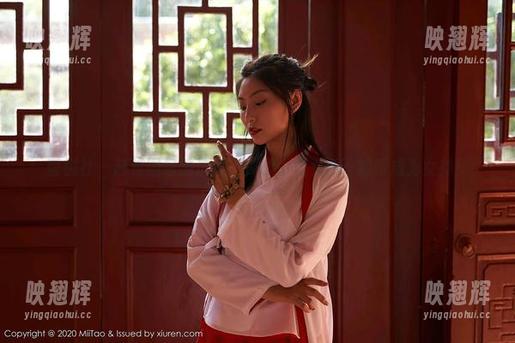 蜜桃社 - 越过图包的边界，探求小魔女lily如何成为女神！