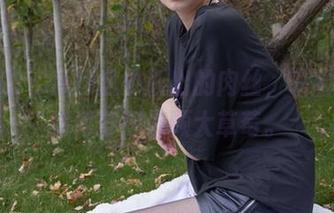 袜啵啵 – 从网盘中取出的肉丝，来看涵涵如何穿得像颗大草莓。