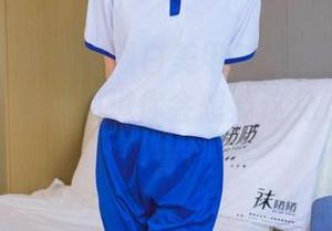 袜啵啵 – 糯米的黑白美甲与裸足图集：早上起床，我就知道你会想要这免费的‘足’音！
