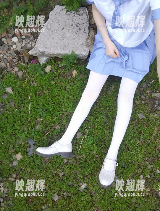 西尔酱 西尔酱的新图包:校服白丝,让人忍不住偷偷下载!
