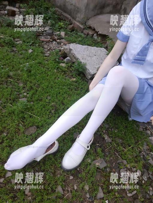 西尔酱 西尔酱的户外jk白丝,真的是资源小铺子吗?