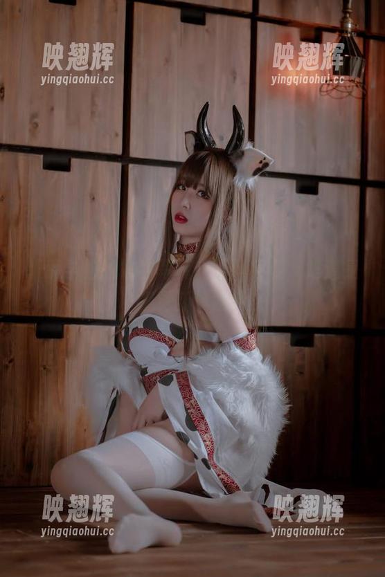 轩萧学姐的奶牛写真，画风突变，难道是视觉新体验？