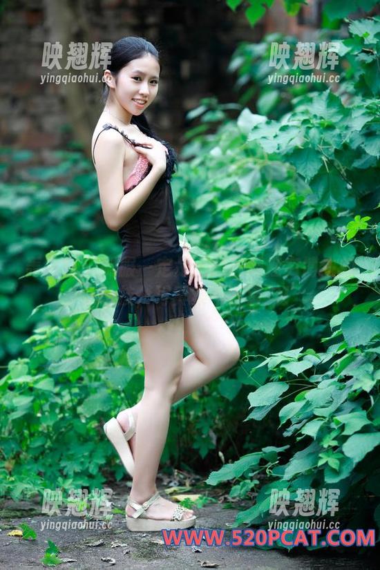 轰趴猫 - 制服一定是土肥圆矮挫穷博主的必杀技，写真集不容错过！