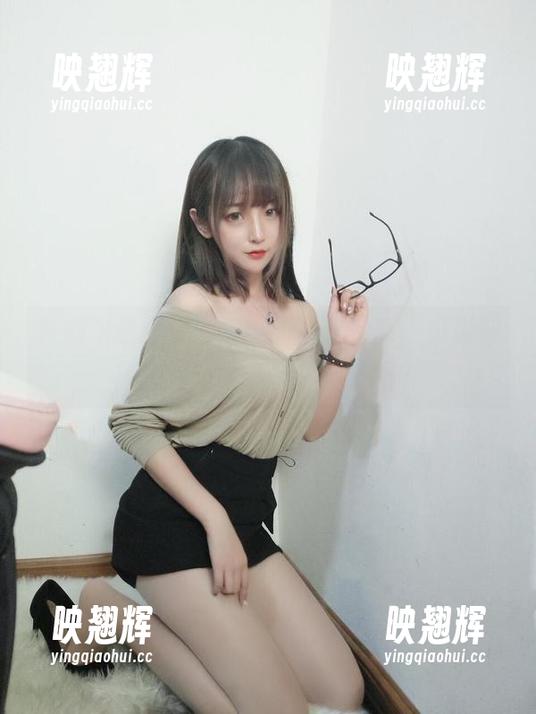 过期米线线喵全集中的短裙写真，难道每一条都能让人眼前一亮吗？