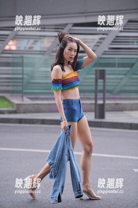 魔镜街拍 - 婷婷的工作日常：黑丝美图，撩拨你的双眼