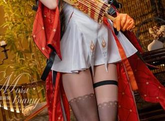 黏黏团子兔校服写真，可能这种风格叫做“不小心就变得可爱”，真的有点让人心痒痒。